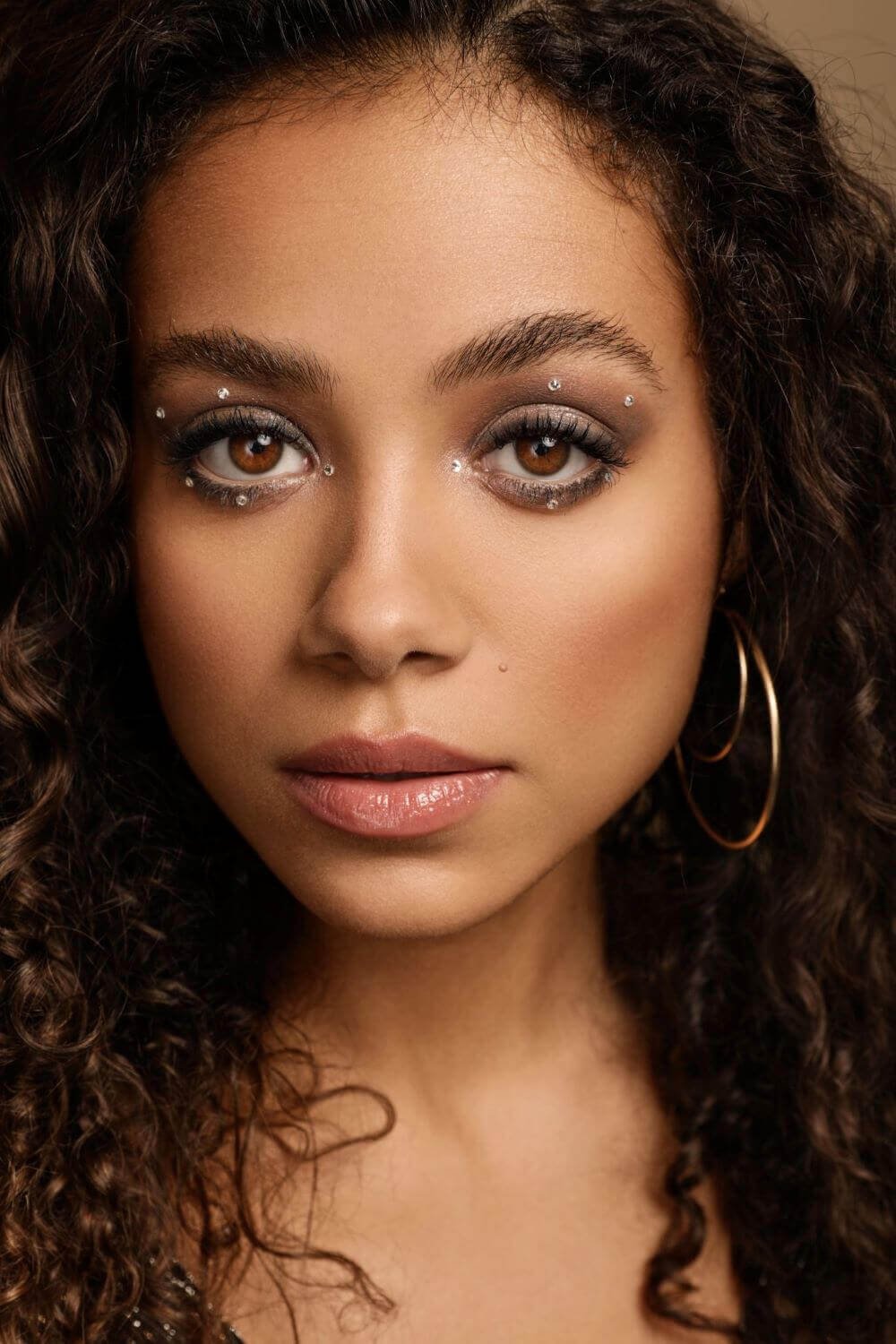 Ways to Create the Perfect Rhinestone Eye Makeup Look